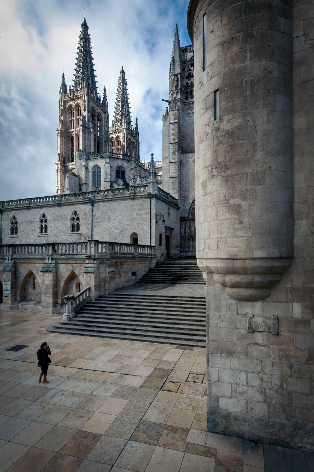 Cinco Balcones A La Catedral By Unique Rooms Burgos Exterior photo